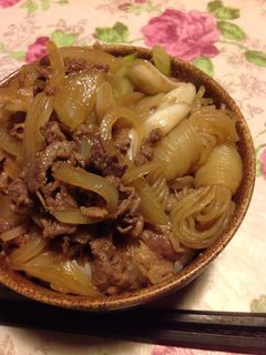 野菜もたっぷり!すき焼き風牛丼♪-レシピのメイン写真