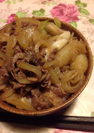 野菜もたっぷり！すき焼き風牛丼♪-レシピのメイン写真