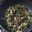 冷凍した大根葉と挽肉で作る炒め煮おかず