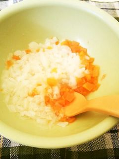 【離乳食レシピ】にんじん×キャベツ粥-レシピのメイン写真