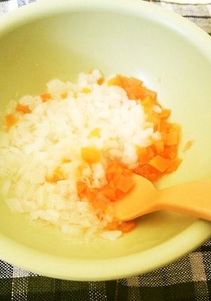 【離乳食レシピ】にんじん×キャベツ粥-レシピのメイン写真