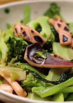 イカとブロッコリーとチンゲン菜の炒め物-レシピのメイン写真