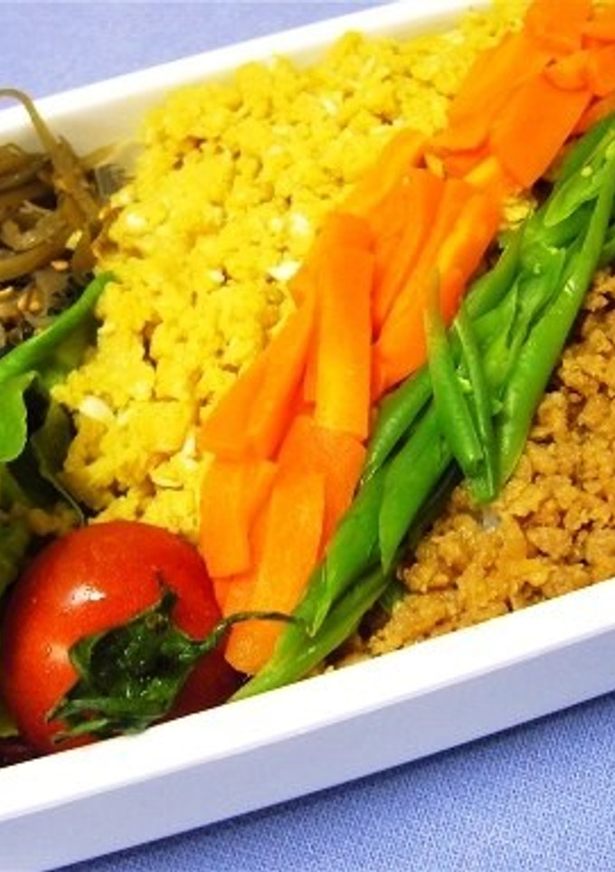 鶏そぼろと卵そぼろの4色そぼろ弁当-レシピのメイン写真