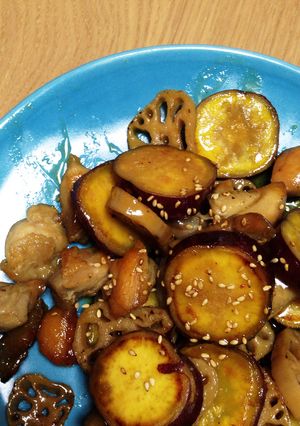 れんこんとさつまいもと鳥ももの甘辛炒め煮-レシピのメイン写真