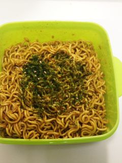 鍋なしでインスタント焼きそば-レシピのメイン写真