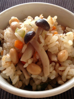 しめじと豆の炊き込みごはん-レシピのメイン写真