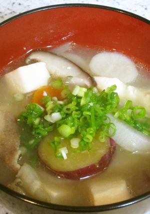 大人も子供も喜ぶ☆豚汁☆味の決め手は？？-レシピのメイン写真
