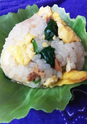 マグロフレークとほうれん草のおにぎり-レシピのメイン写真