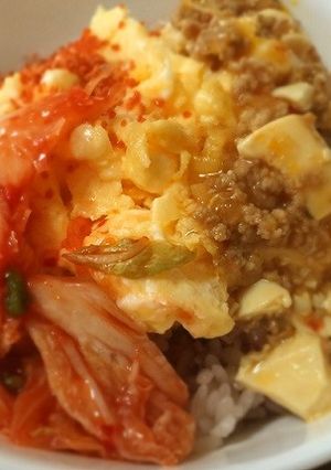 残り物で簡単に☆ピリ辛な三色丼-レシピのメイン写真