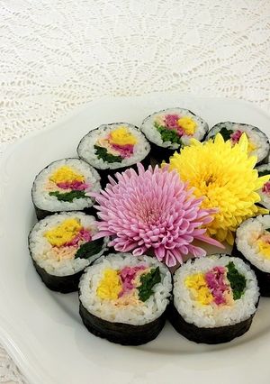 食用菊の華やかおもてなし巻き寿司-レシピのメイン写真