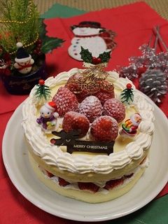 市販のスポンジでズボラなクリスマスケーキ-レシピのメイン写真