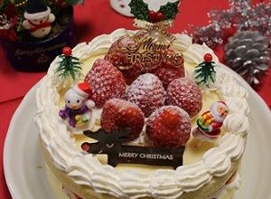 市販のスポンジでズボラなクリスマスケーキ-レシピのメイン写真