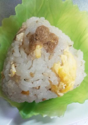 おあげと卵のおにぎり♪中身はむきえび-レシピのメイン写真