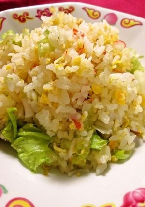手軽で美味☆カニカマとレタスの炒飯-レシピのメイン写真