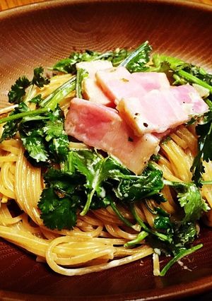 パクチーたっぷりクリームパスタ-レシピのメイン写真
