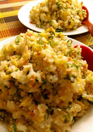 創味シャンタンDXで本格！ネギと鮭の炒飯-レシピのメイン写真