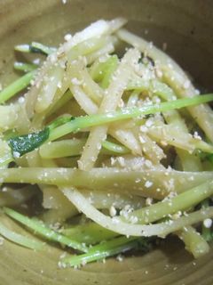 ブロッコリーの茎で炒め物-レシピのメイン写真