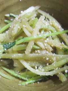 ブロッコリーの茎で炒め物-レシピのメイン写真