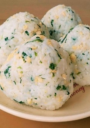 創味シャンタンで＊チャーハン風おにぎり-レシピのメイン写真