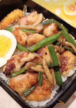 ワンパンで簡単！鶏むね肉の焼き鳥丼弁当-レシピのメイン写真
