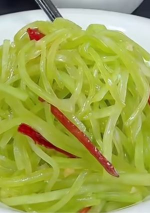 茎レタス(莴笋woshun)の冷菜-レシピのメイン写真