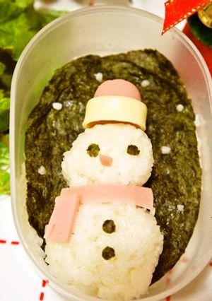 クリスマス☆おにぎりで作る雪だるまデコ弁-レシピのメイン写真