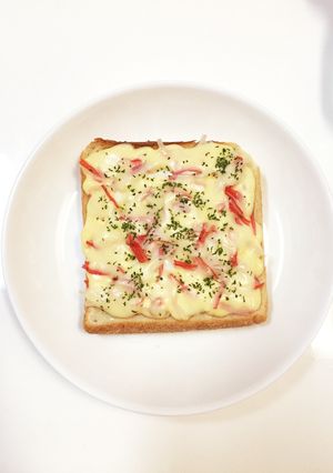 目玉焼きで！かにかまトースト-レシピのメイン写真