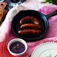 ソーセージに♪赤玉ねぎとカシスのソース