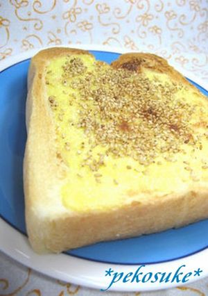 香ばしく焼いて♪マヨごまトースト-レシピのメイン写真