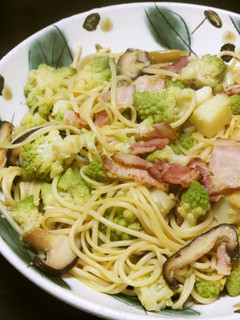 ロマネスコと椎茸とスパゲティーの炒め物-レシピのメイン写真