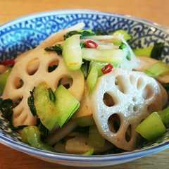 รูปของ 蓮根とチンゲン菜の炒め物