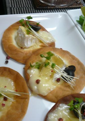ワイン片手に☆餃子の皮＆カマンベール♪-レシピのメイン写真