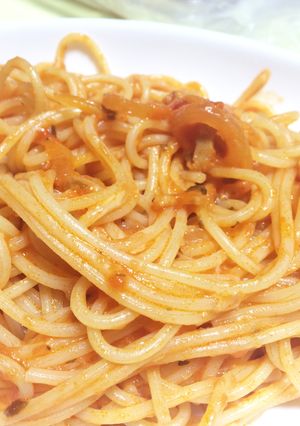 玉ねぎとベーコンのトマトソースパスタ-レシピのメイン写真