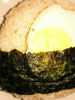 煮たまごと炊き込みご飯のおにぎり-レシピのメイン写真