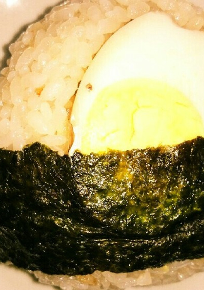 煮たまごと炊き込みご飯のおにぎり-レシピのメイン写真
