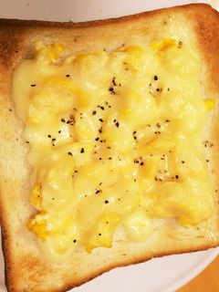 簡単!マヨたまチーズトースト。朝食に!-レシピのメイン写真