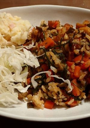 多種の冷凍キノコ、人参、竹輪の混ぜご飯-レシピのメイン写真