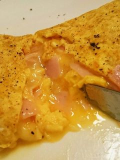 簡単‼トロトロ♪形も綺麗なチーズオムレツ-レシピのメイン写真