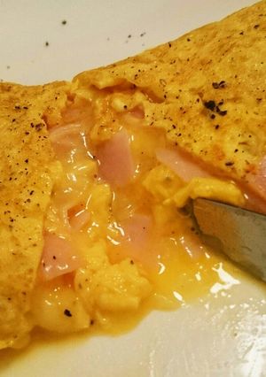 簡単‼トロトロ♪形も綺麗なチーズオムレツ-レシピのメイン写真
