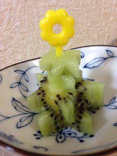 クリスマスに!キウイでツリー飾り-レシピのメイン写真