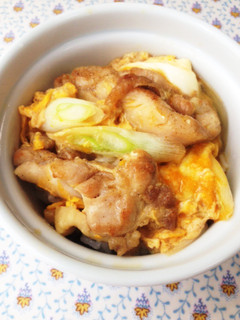 鶏肉ごろっと親子丼!めんつゆで簡単。-レシピのメイン写真