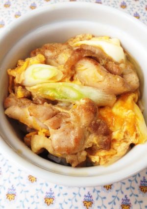 鶏肉ごろっと親子丼！めんつゆで簡単。-レシピのメイン写真