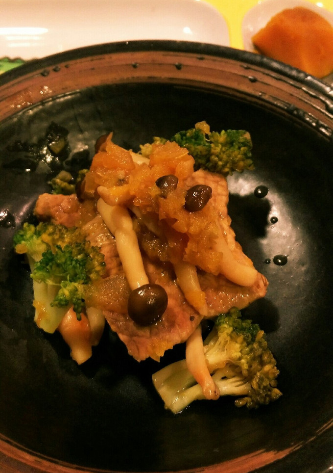 豚肉の旨煮リンゴと玉ねぎソース-レシピのメイン写真