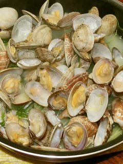 簡単!水菜とあさりの酒蒸し-レシピのメイン写真