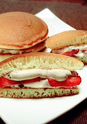 こんがり蜂蜜どら焼き【苺小豆ホイップ】-レシピのメイン写真