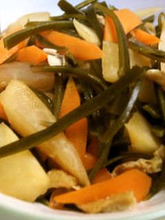 だしガラ昆布と大根人参油揚げの煮物-レシピのメイン写真