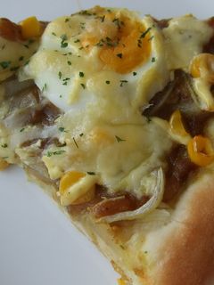 カレー卵ピザ-レシピのメイン写真