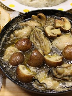 スキレットで牡蠣とマシュルームアヒージョ-レシピのメイン写真