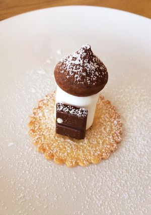 市販のチョコとマシュマロで簡単お菓子の家-レシピのメイン写真