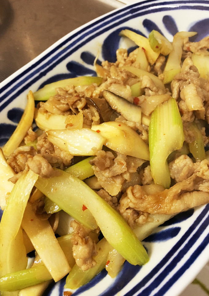 簡単◎セロリと豚肉のピリ辛中華炒め-レシピのメイン写真